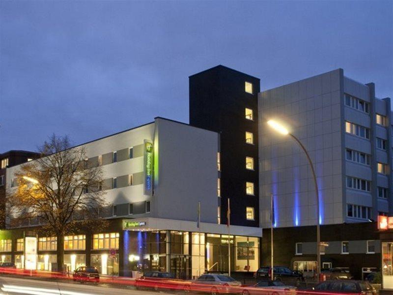 Premier Inn Hamburg City Alster Exterior photo