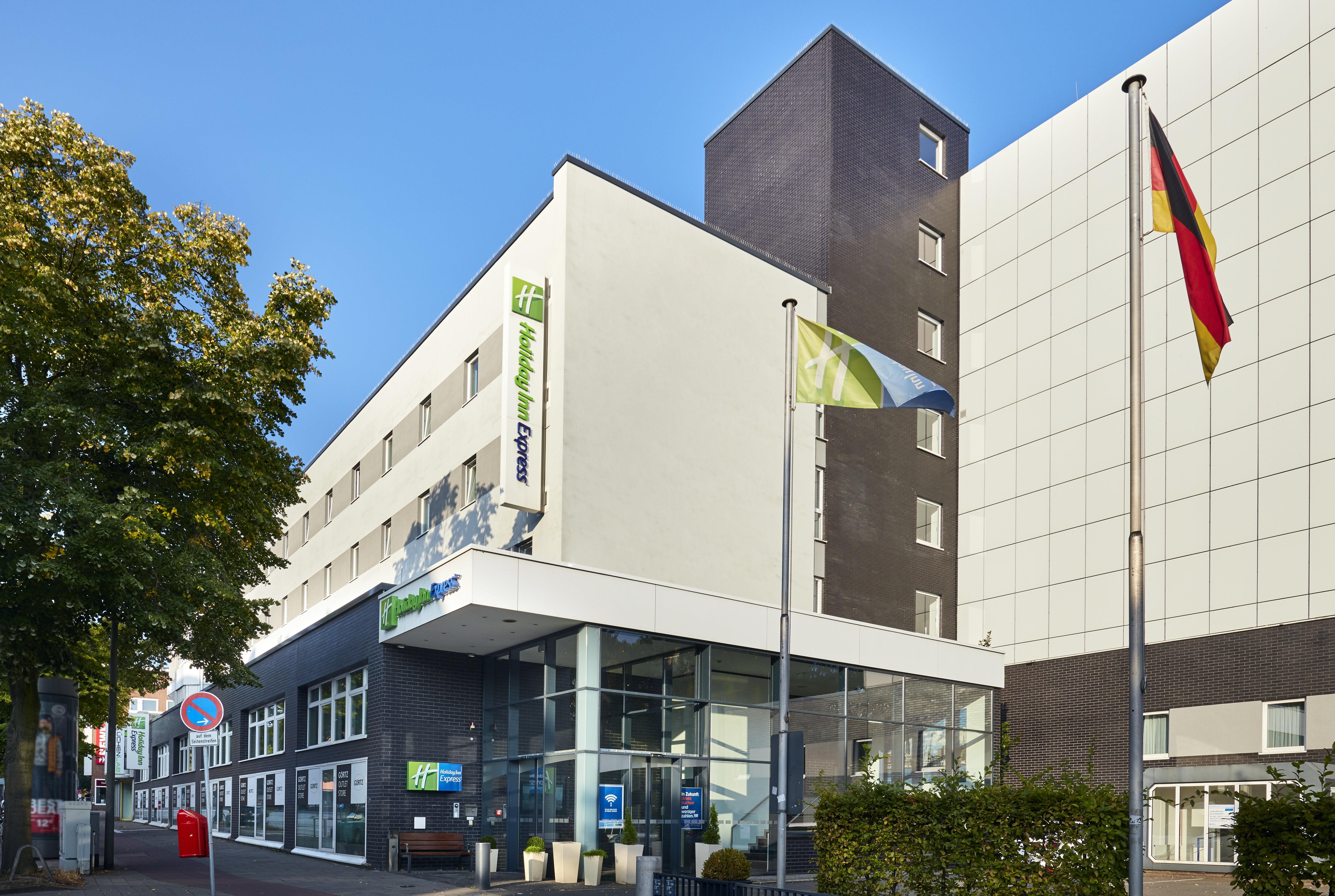 Premier Inn Hamburg City Alster Exterior photo