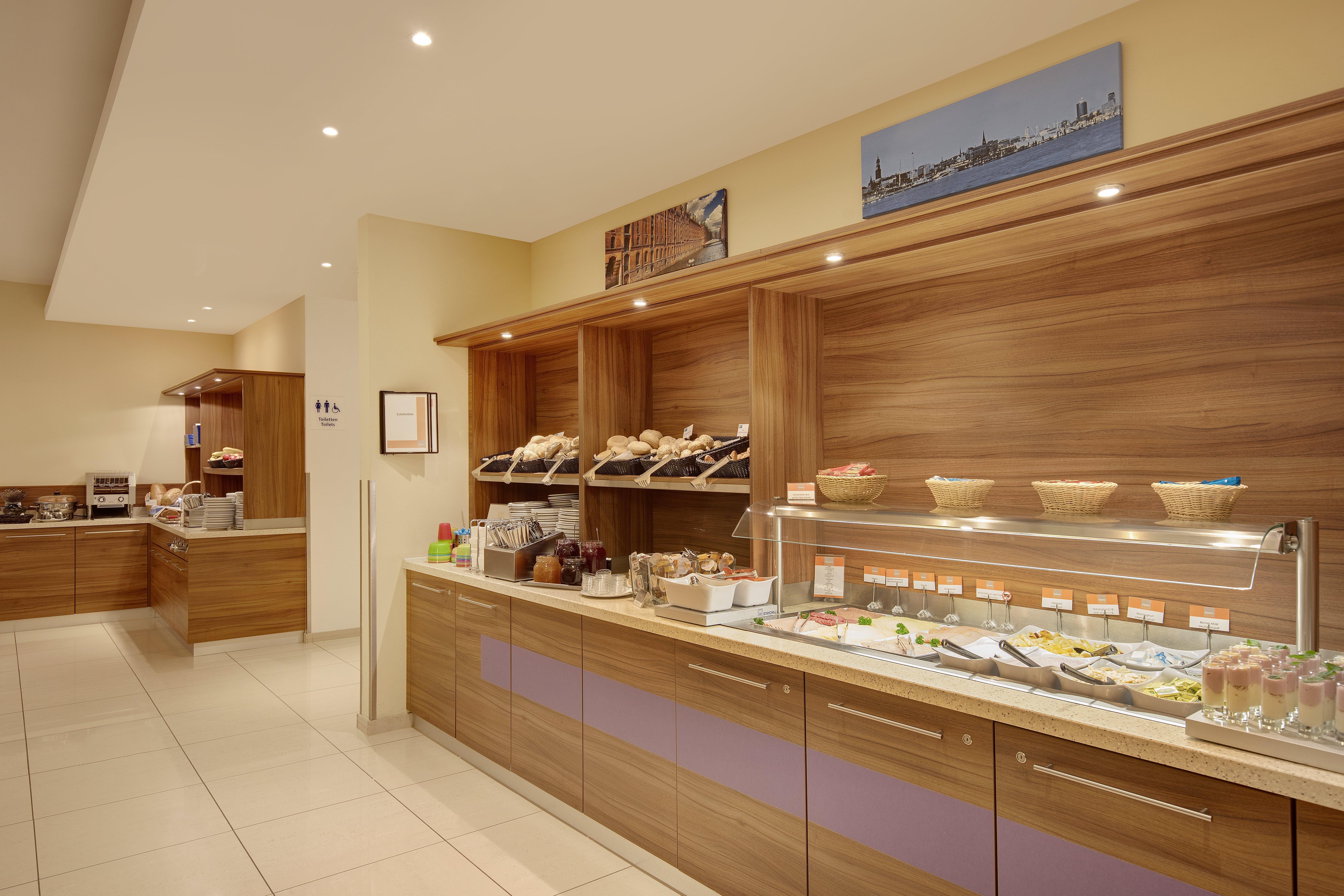 Premier Inn Hamburg City Alster Exterior photo