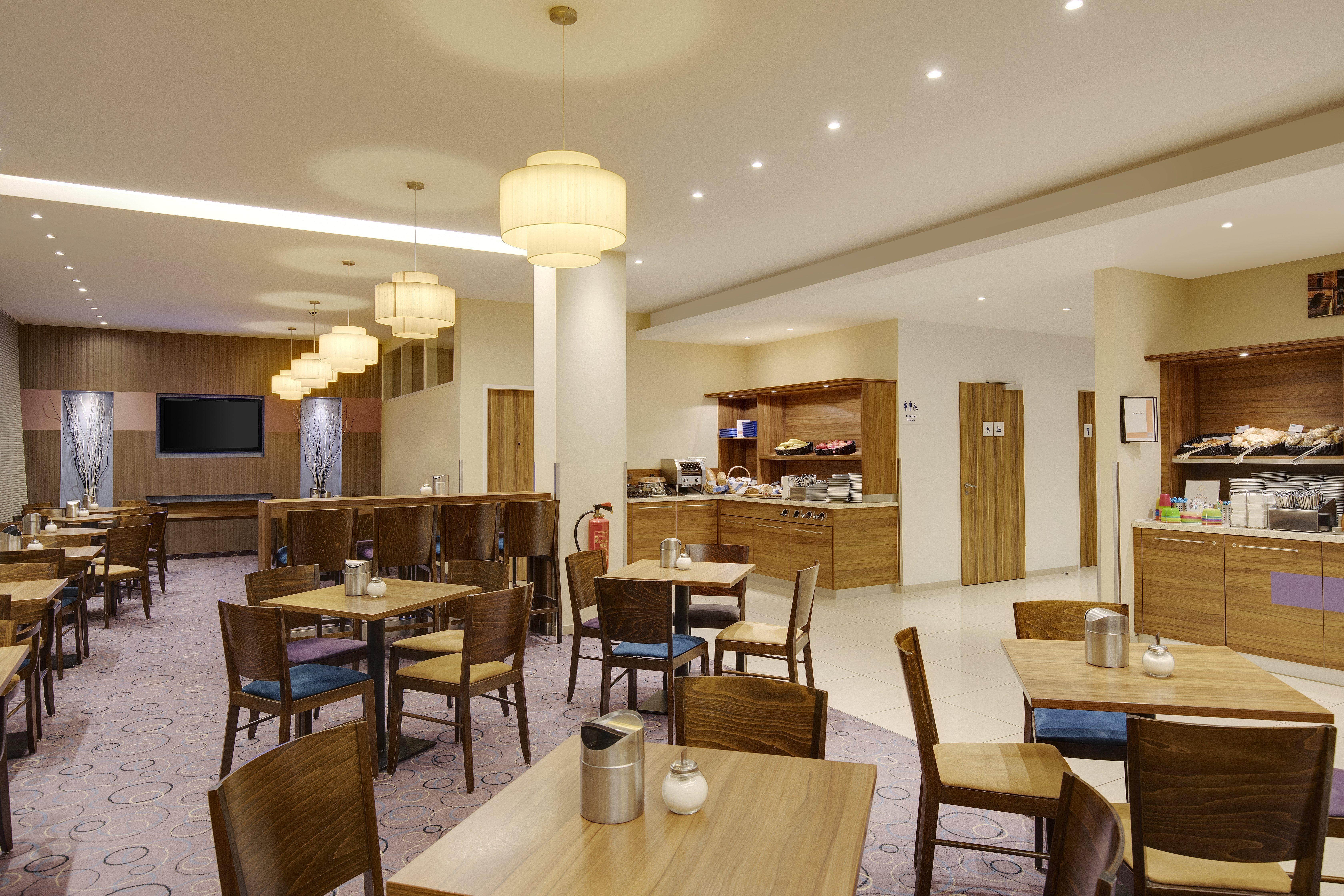 Premier Inn Hamburg City Alster Exterior photo