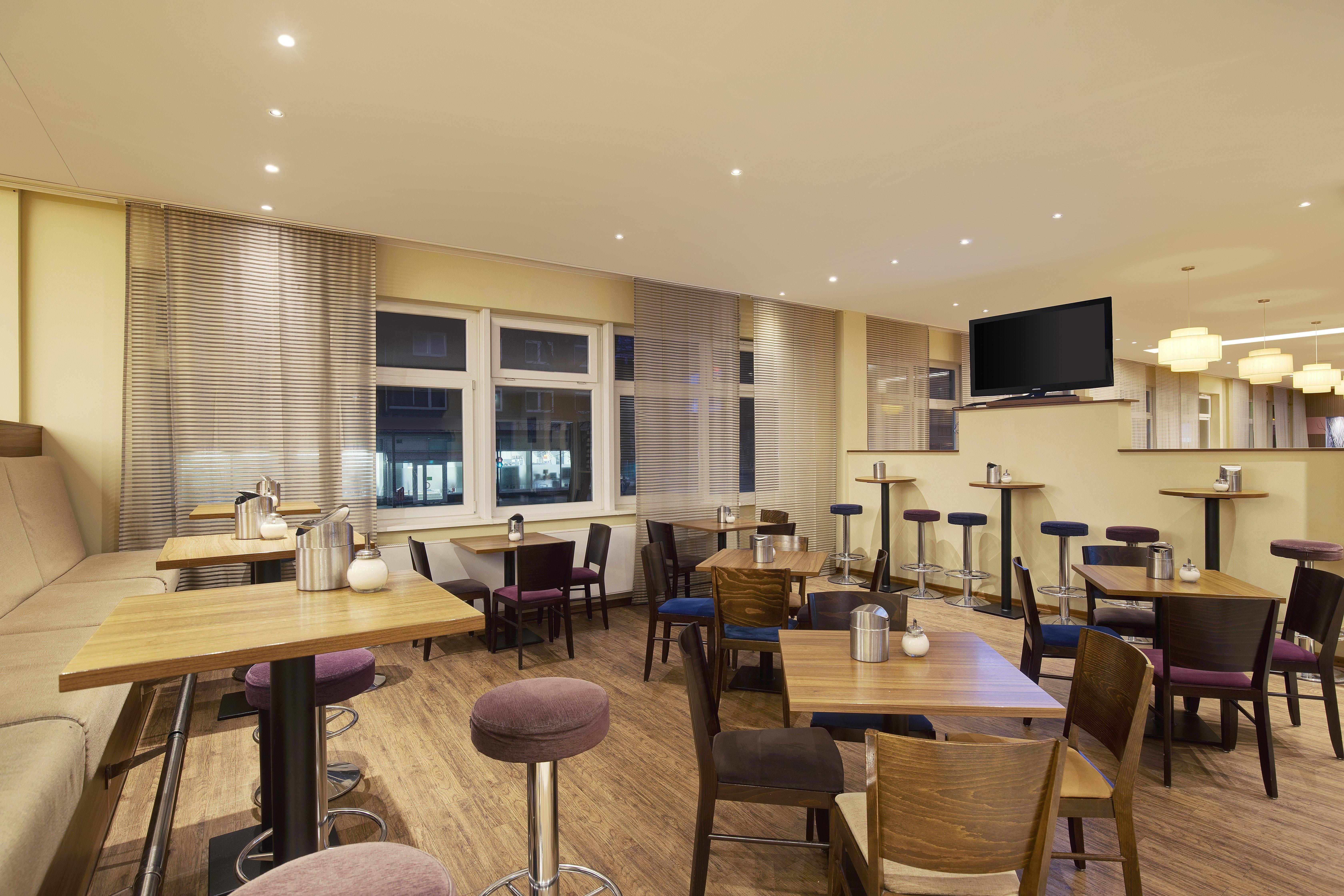 Premier Inn Hamburg City Alster Exterior photo
