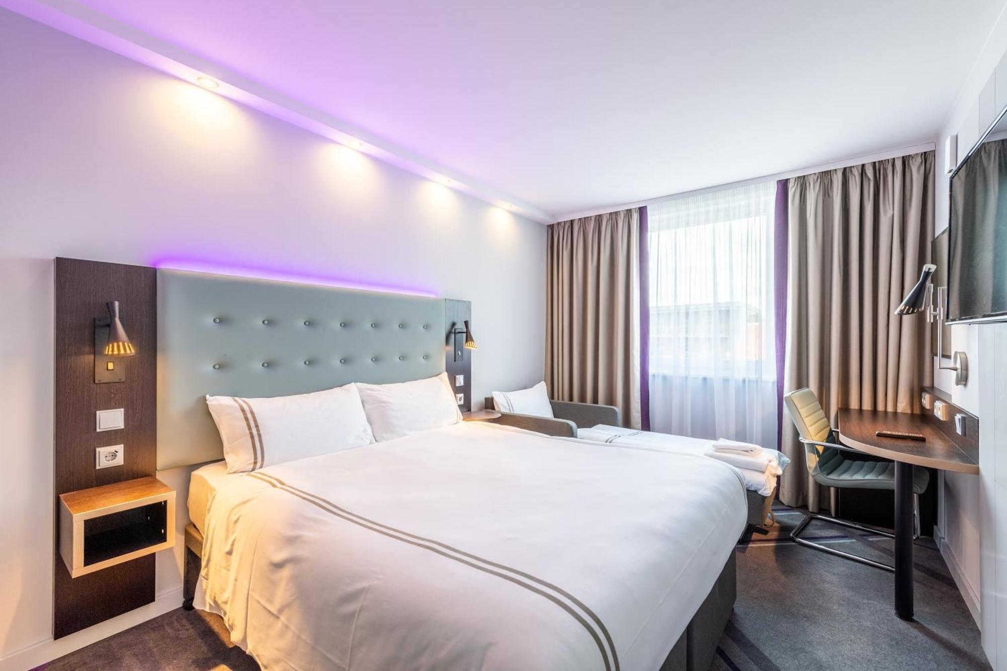Premier Inn Hamburg City Alster Exterior photo