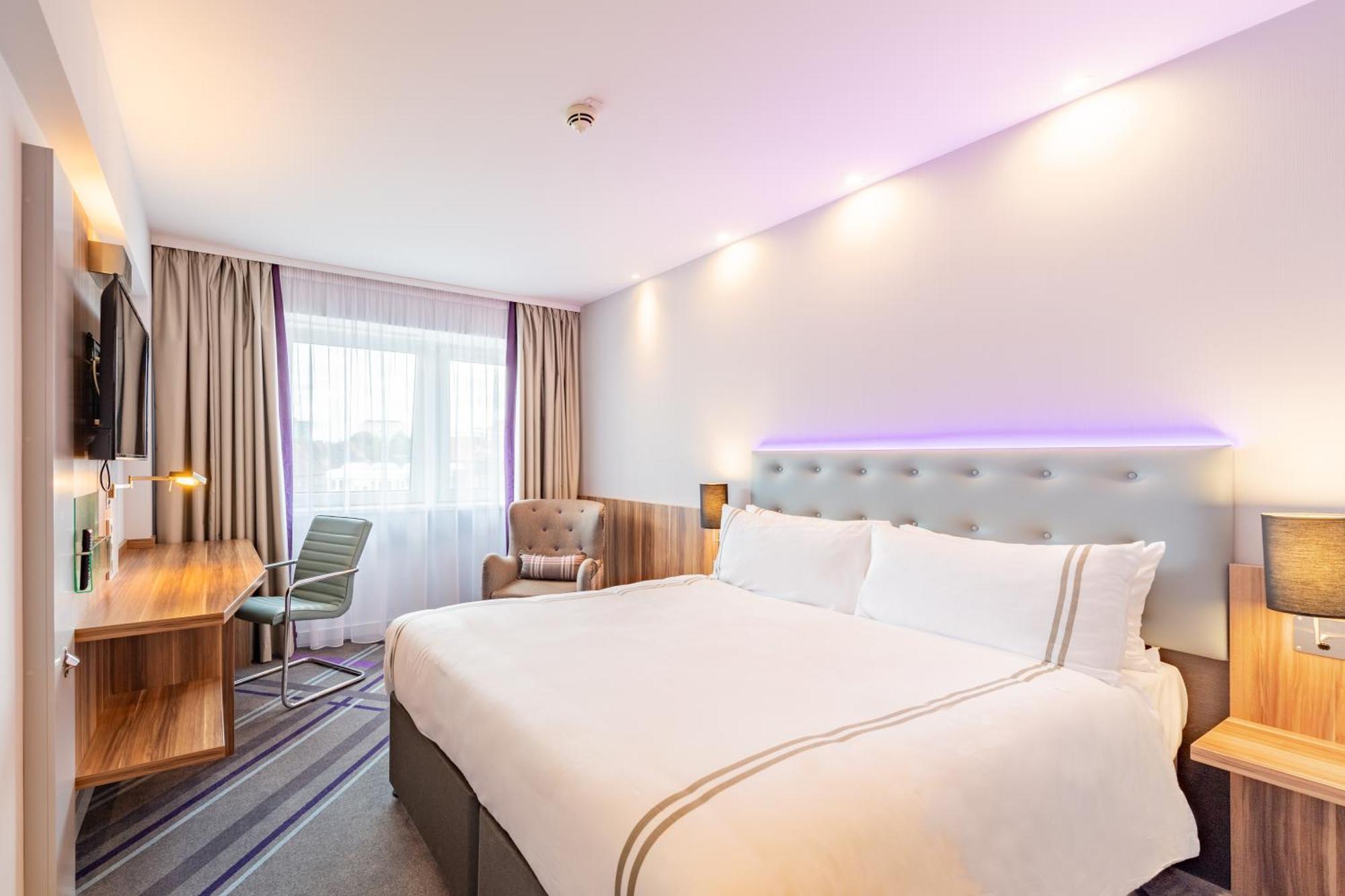 Premier Inn Hamburg City Alster Exterior photo