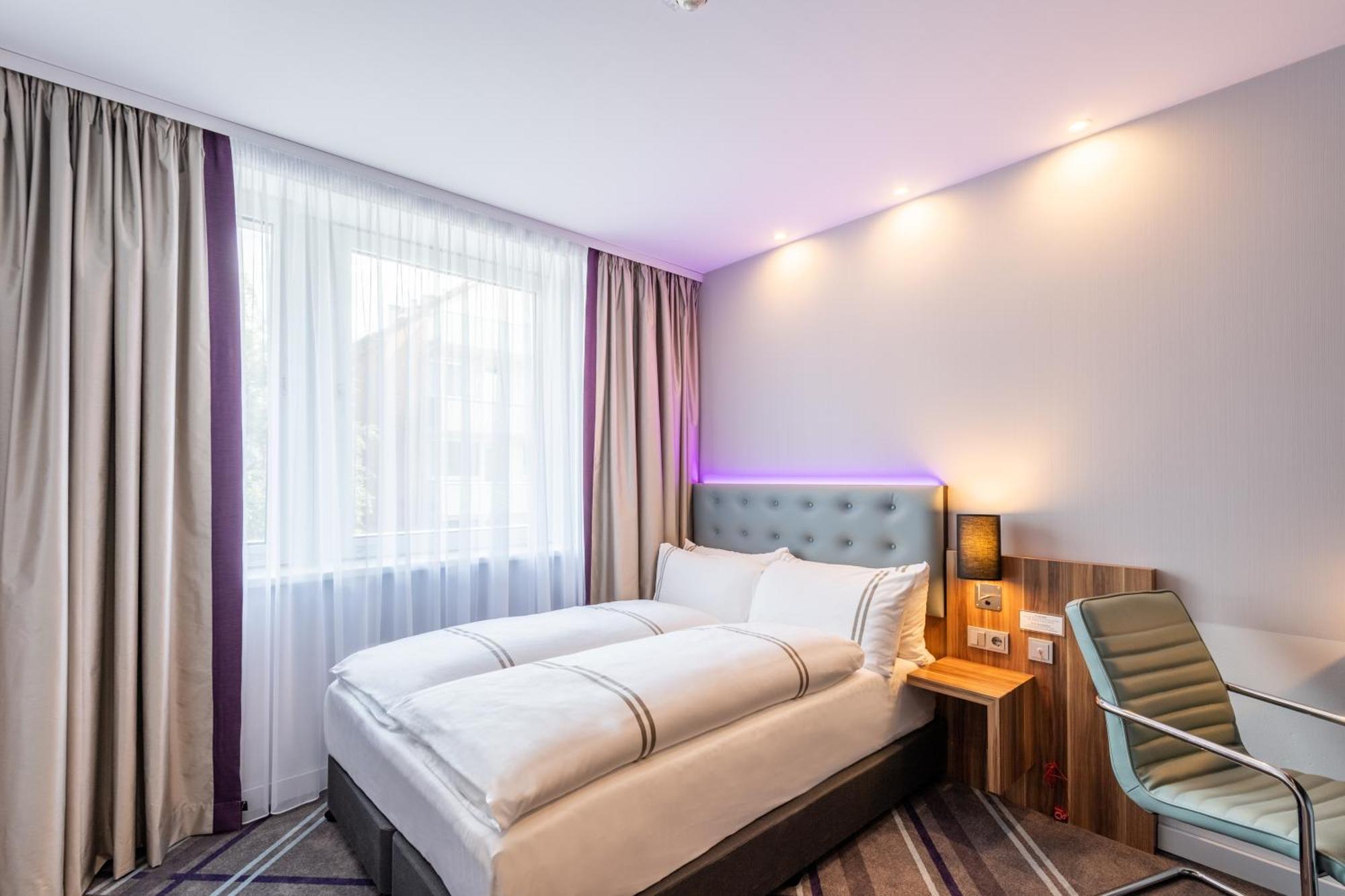 Premier Inn Hamburg City Alster Exterior photo