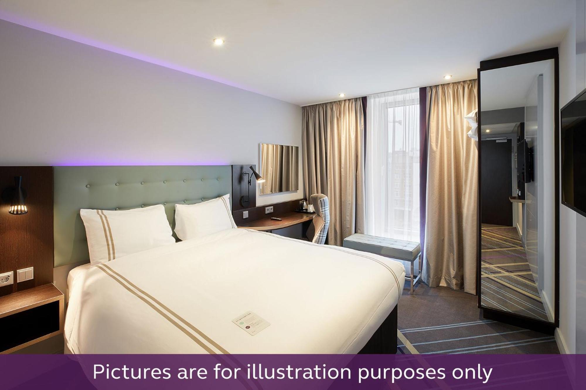 Premier Inn Hamburg City Alster Exterior photo