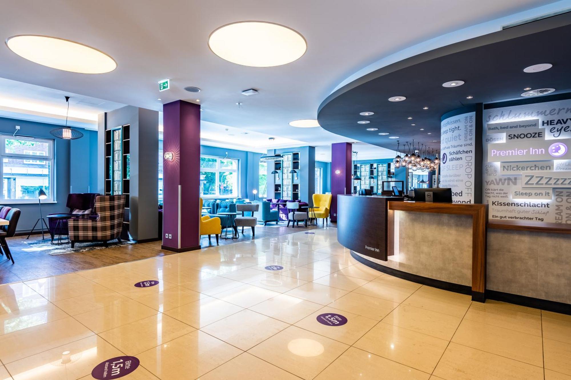 Premier Inn Hamburg City Alster Exterior photo